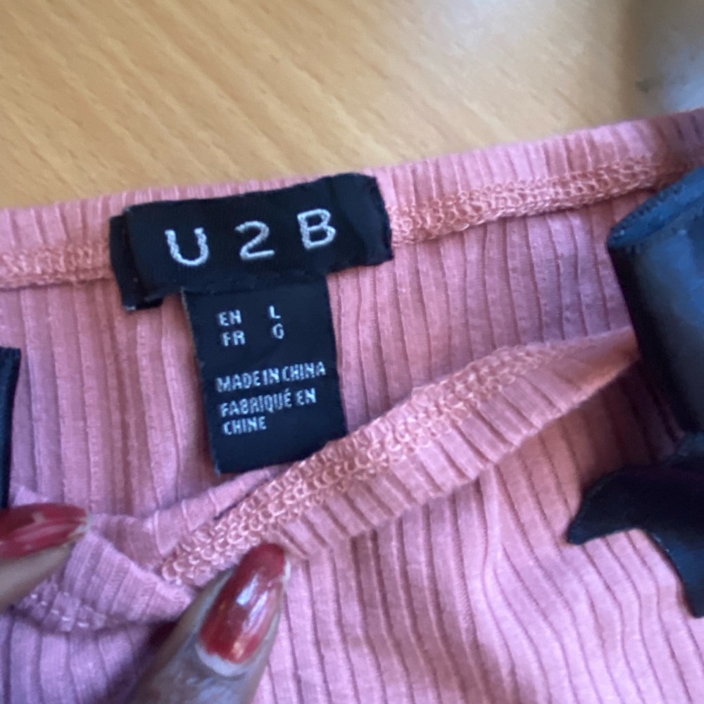 It’s a beautiful cute top pink in colour and size small - Picture 3 of 5